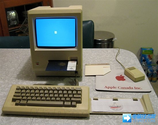 蘋果古董級電腦Macintosh 128k拆機圖