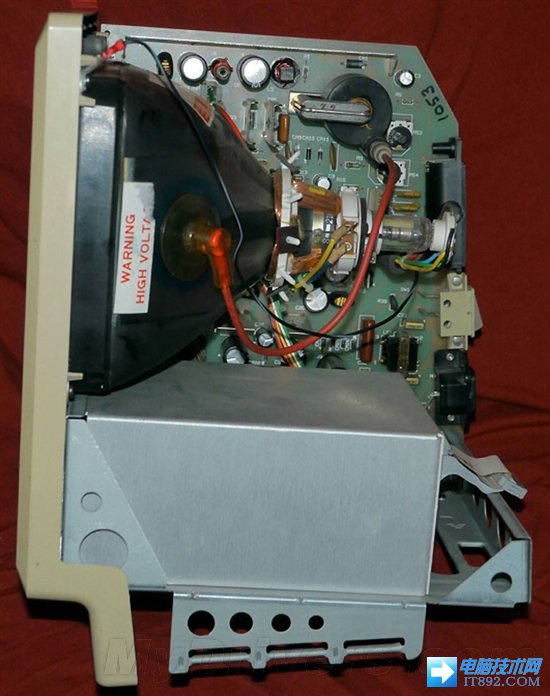 蘋果古董級電腦Macintosh 128k拆機圖