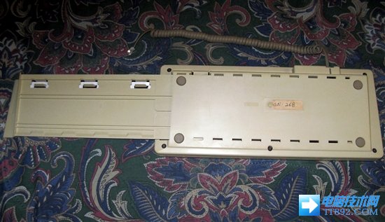 蘋果古董級電腦Macintosh 128k拆機圖