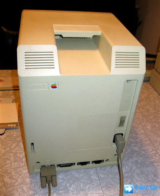 蘋果古董級電腦Macintosh 128k拆機圖