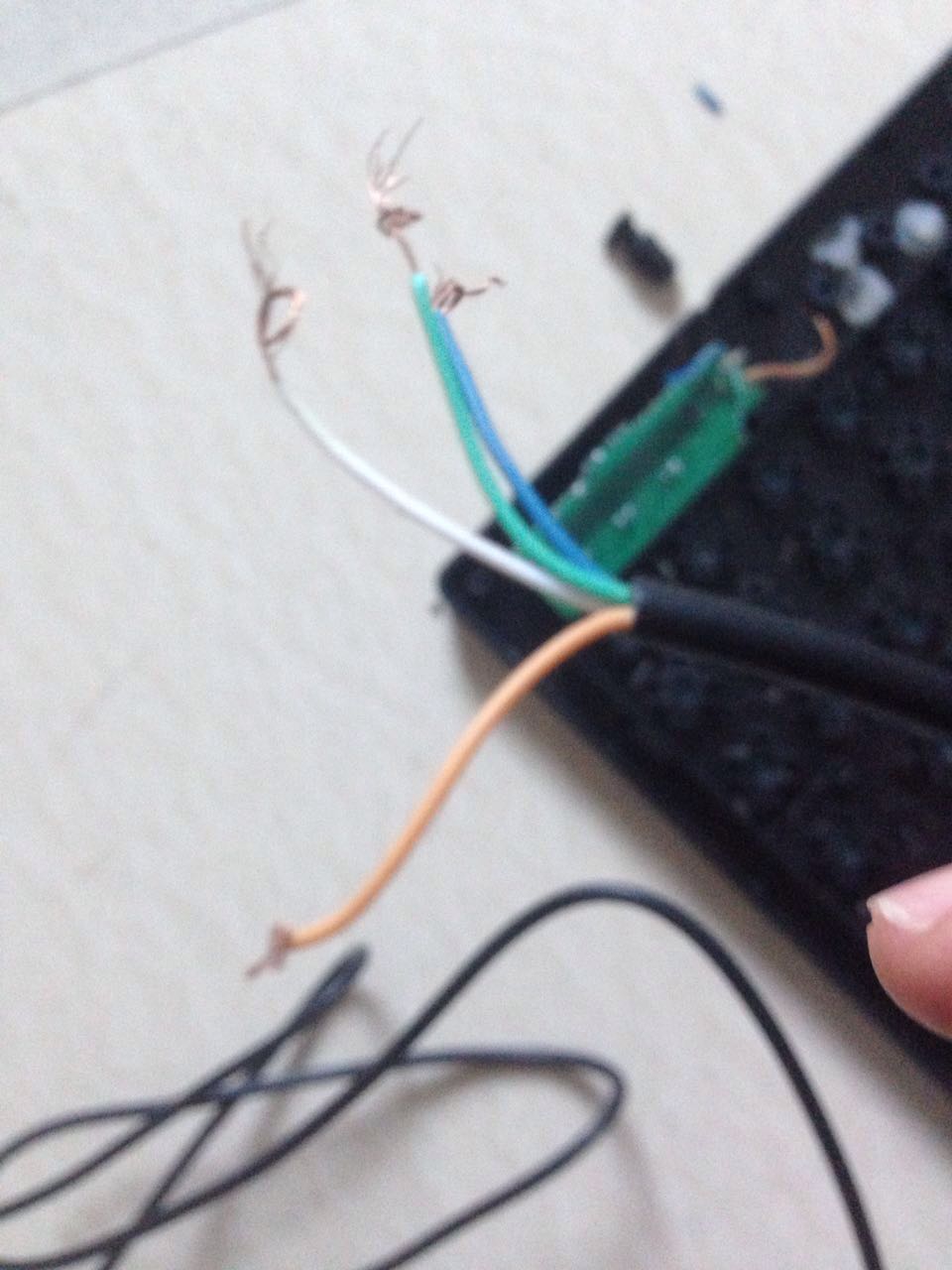 鍵盤線斷了怎麼修理