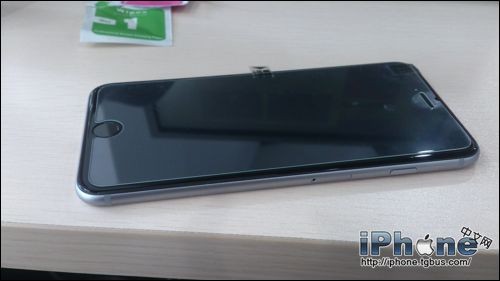 iPhone6 Plus貼膜技巧圖文攻略 三聯