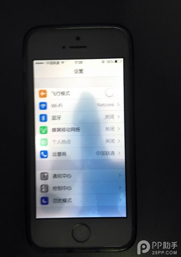 iPhone5s泡了酒精之後就變成大杯具了 三聯