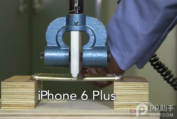 iPhone6 Plus沉冤得雪 壓力測試對比槓槓的