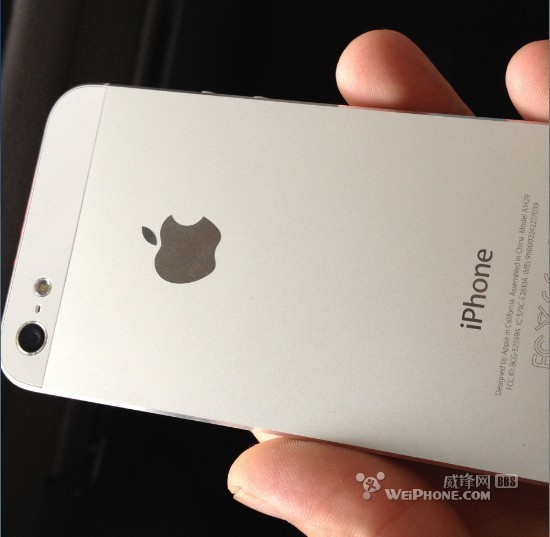 iphone5白色貼背膜方法介紹 三聯教程