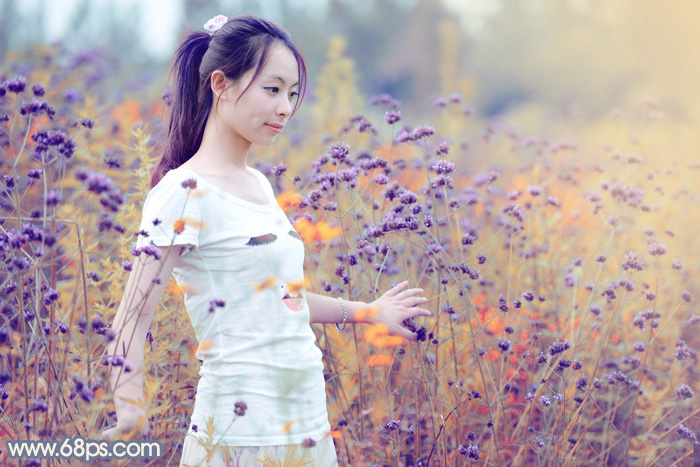 Photoshop給花叢中的美女加上秋季黃紫色 三聯