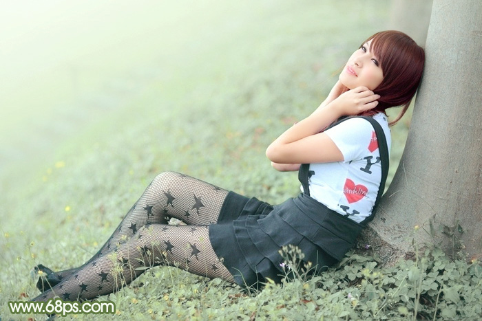 Photoshop給夏季草地上的美女加上唯美的韓系淡綠色 三聯