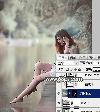 Photoshop給樹蔭下的美女加上唯美的中性淡藍色