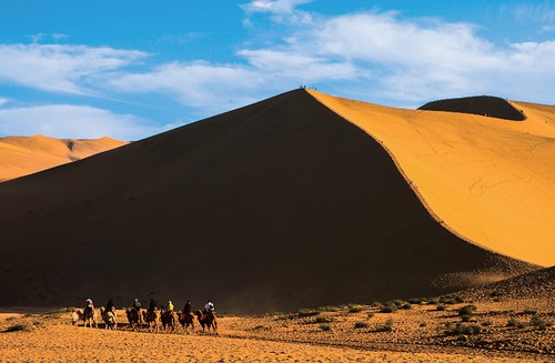 提高反差打造廣闊的沙漠美景