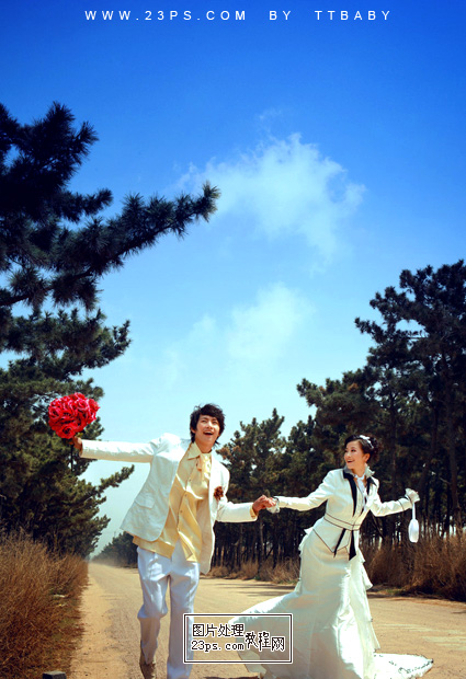 PhotoShop給外景婚紗照調出清新藍天效果教程 三聯