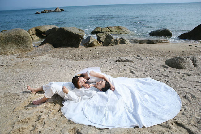 Photoshop打造經典暗藍色沙灘婚片 三聯教程