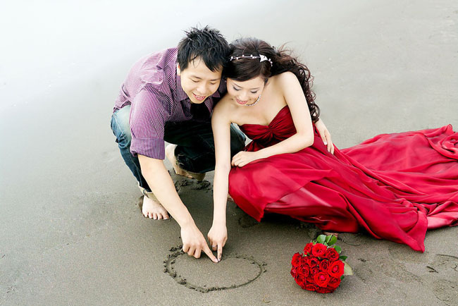 Photoshop給海灘情侶照片加上青紫色 三聯教程