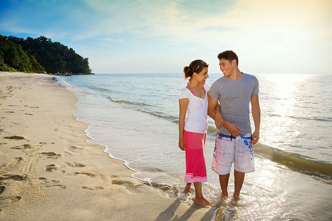 Photoshop調出海灘情侶照片溫馨的暖色調 三聯教程