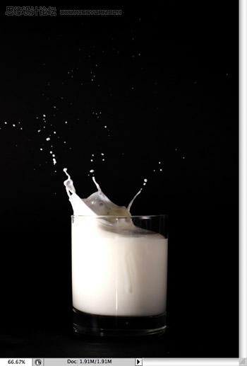 AI與Photoshop合作字體特效：飛濺的牛奶字_三聯