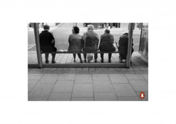 公交站等待公交的老人圖片素材