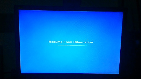 Win8.1開機時屏幕上顯示Resume from Hibernation怎麼辦？